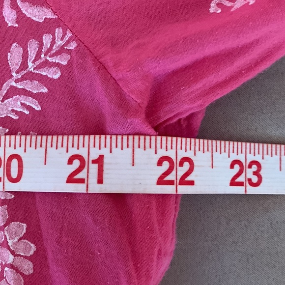 TUNICLOVE. Pink & white floral print Tunic. White trim. Long sleeves. V-… - Picture 10 of 11